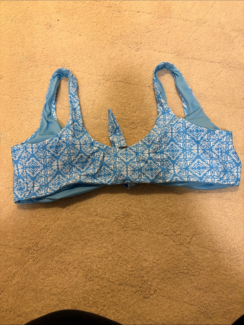 New without Tags O’Niell Super Soft Light Blue Patterned Tie-Front Bikini Top XL - Picture 2 of 3
